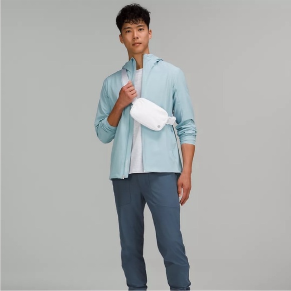 White Lululemon Belt Bag - Picture 4 of 6